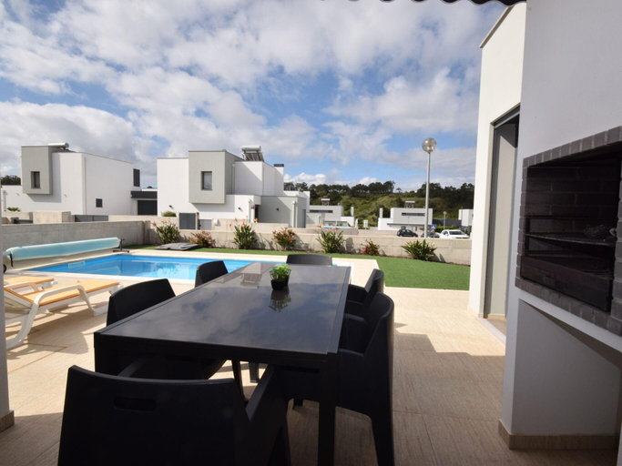 Others 2, Family Villa with Terrace and Pool, Caldas da Rainha