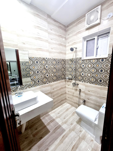Bathroom 3, Hotel Grand Pakeeza, Lahore
