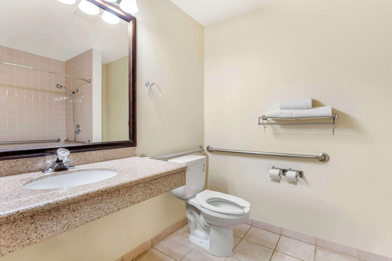 Bathroom 4, Best Western Plus Villa Del Lago Inn, Stanislaus