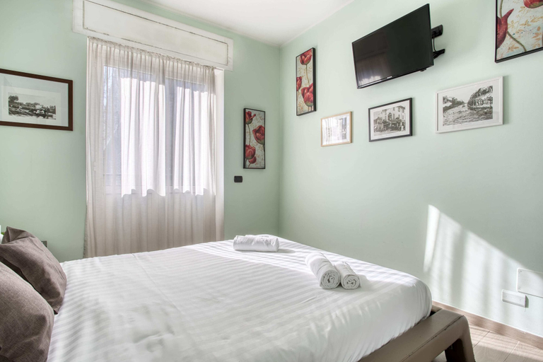 Others 4, Delightful flat with balcony, Milano