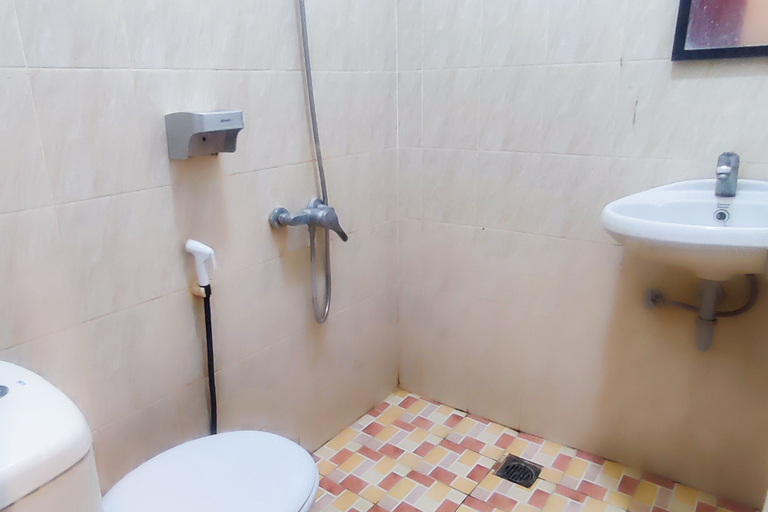 Bathroom, Urbanview Hotel Dream Guesthouse Padang, Padang