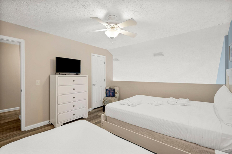 Bedroom 1, 126 Seagrass Way, Bay