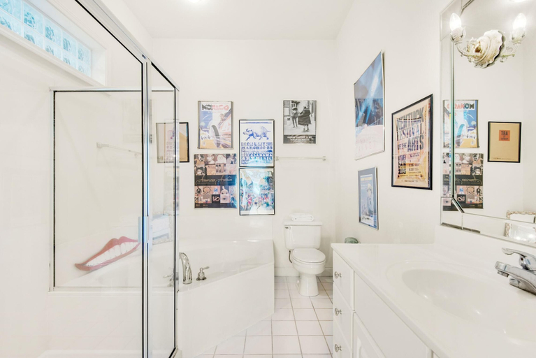 Bathroom 4, Playhouse II, Walton