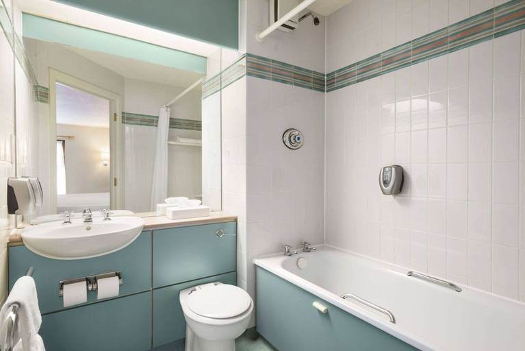 Bathroom 5, Days Inn by Wyndham Lockerbie Annandale Water, Dumfries and Galloway