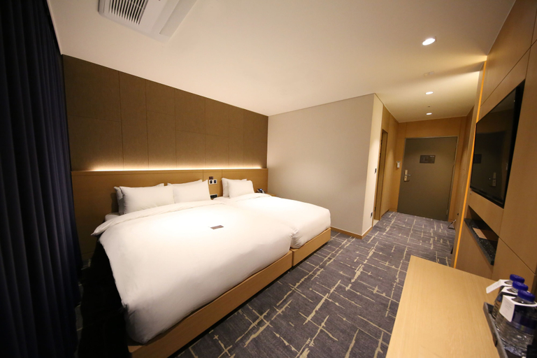 Bedroom 3, Sea Cruise Hotel, Sokcho