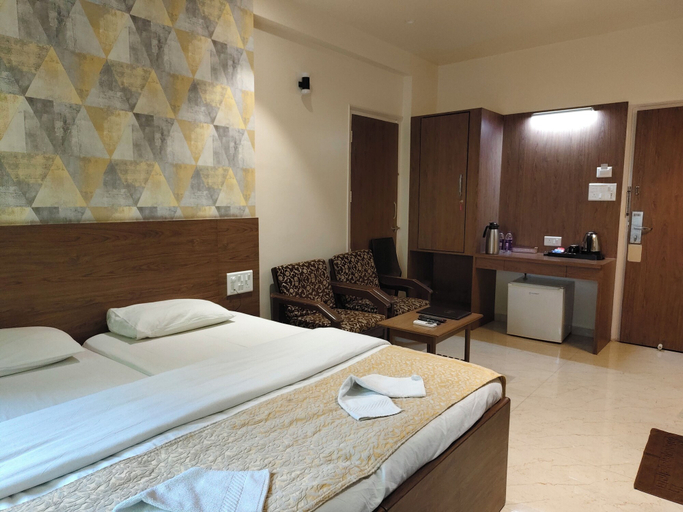 Bedroom 4, Hotel Shreyas, Pune