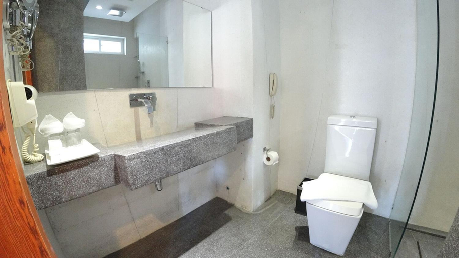 Bathroom 5, Bopha Bassac Boutique Hotel, Phnom Penh