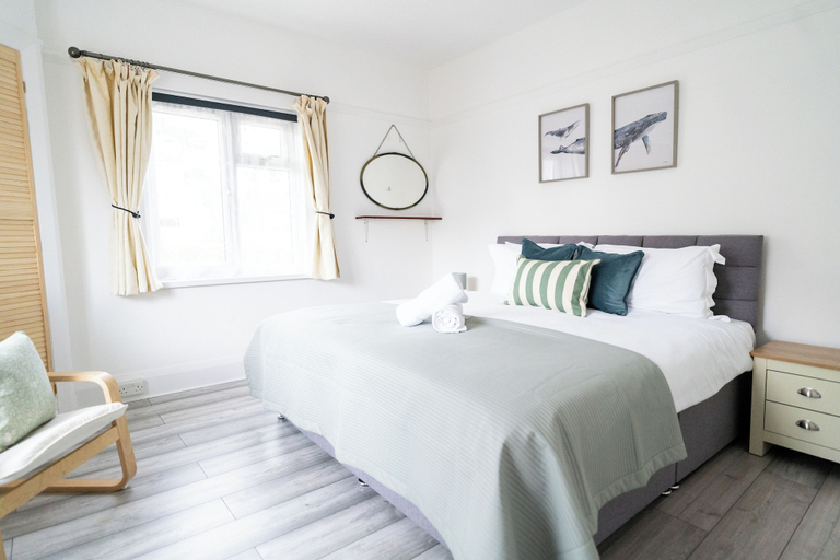 Bedroom 2, Stunning 3 Bed Home in Sandbanks, Poole