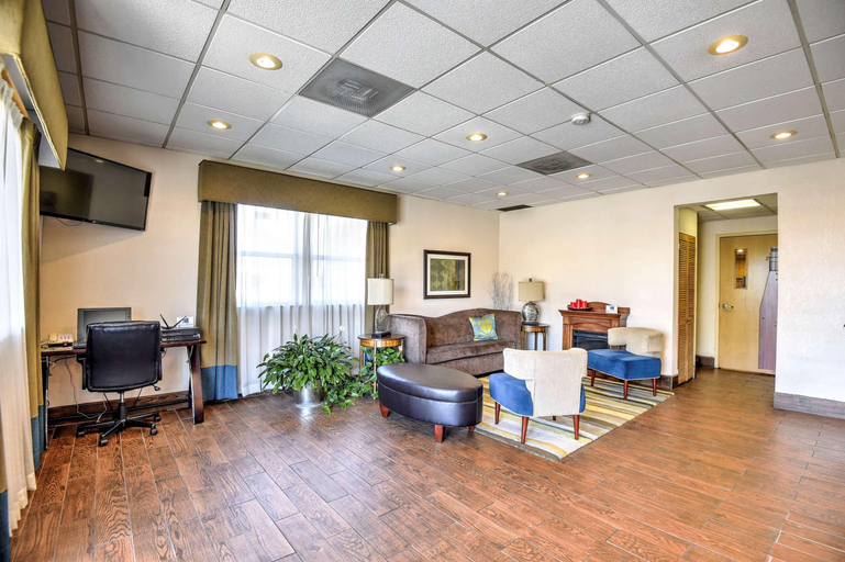 Public Area 2, Surestay By Best Western Ottawa, Franklin
