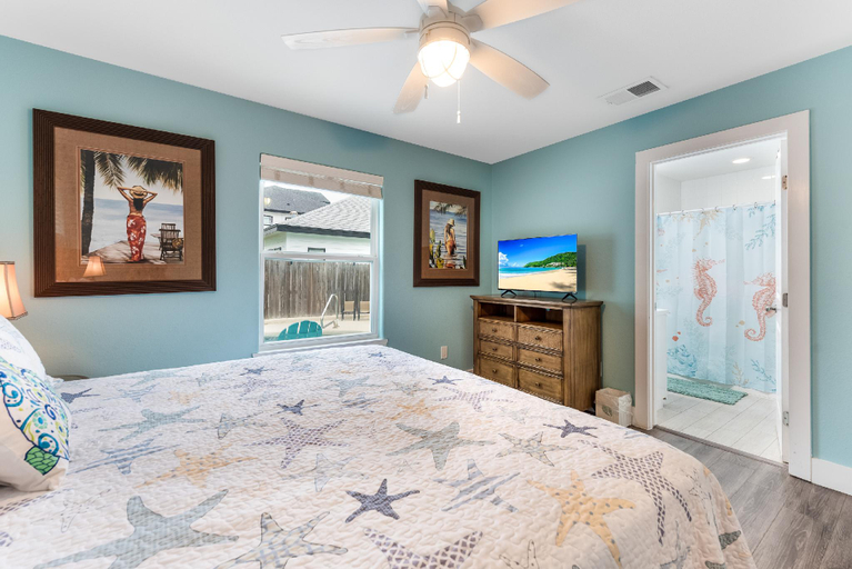 Bedroom 3, Diving Dolphin, Nueces