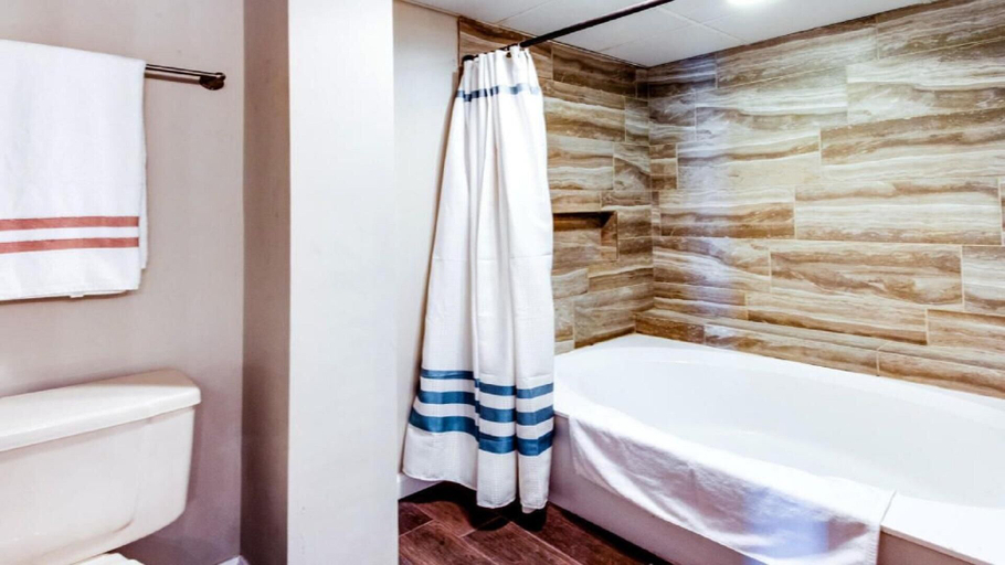 Bedroom 3, Windward 408w Edgewater, Bay