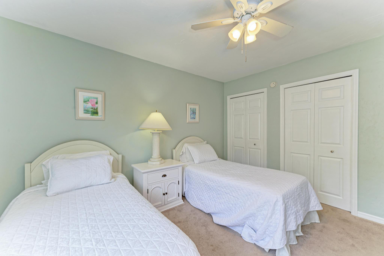 Bedroom 3, Runaway Tropical Waves-Pet Friendly, Manatee