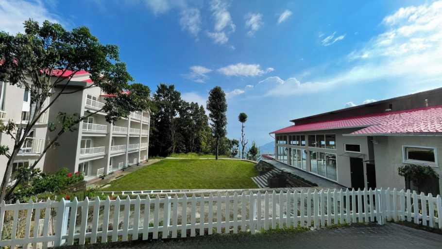 Exterior & Views