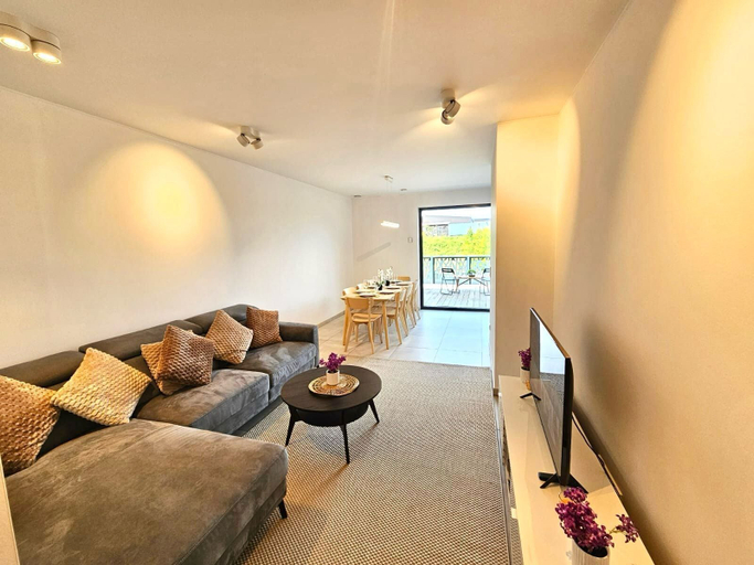 Others 5, Stylish 3 BR with 2 terraces and parking, Luxembourg