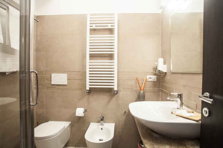 Bathroom 4, St. Peter's View, Rome