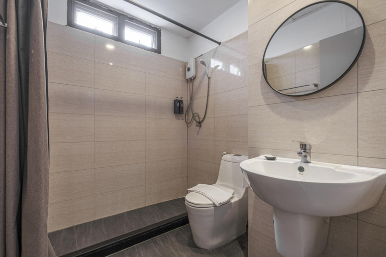 Bathroom 16