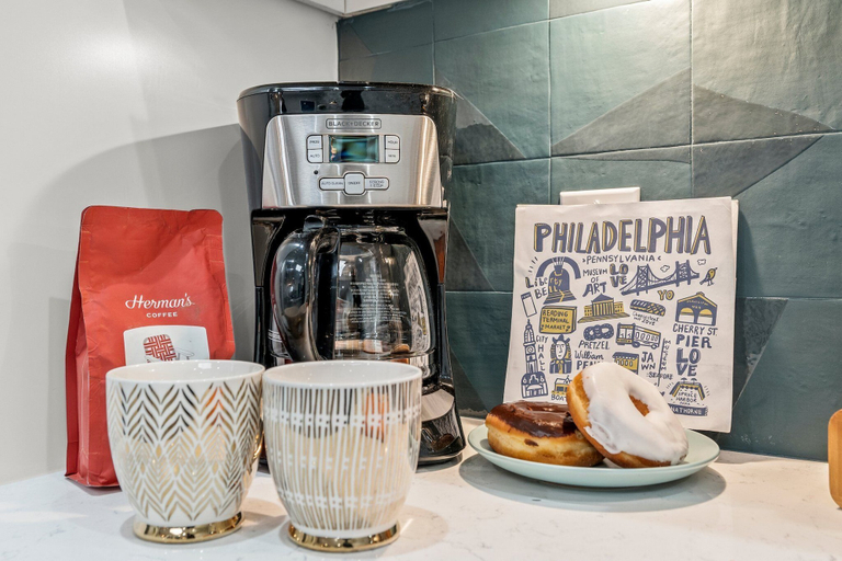 Food & Drinks 4, Historic Old City 1 Bedroom, 1 Bath, Philadelphia