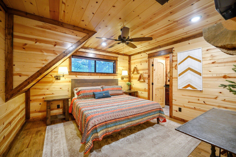 Bedroom 2, Sugar Mama Cabin for 10!, McCurtain