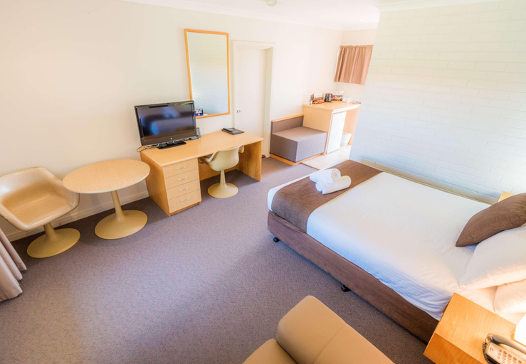 Bedroom 4, Hospitality Carnarvon, SureStay Collection by Best, Carnarvon