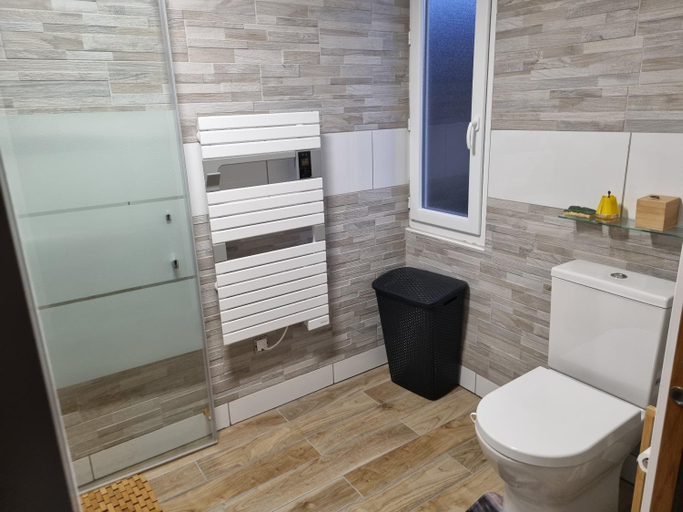 Bathroom 3, Les Appartements du Sillon, Côtes-d'Armor