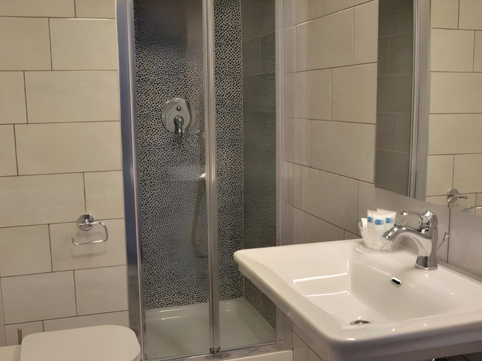 Bathroom 4, Hotel Ariston, Venezia