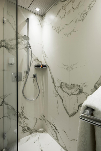 Bathroom 19