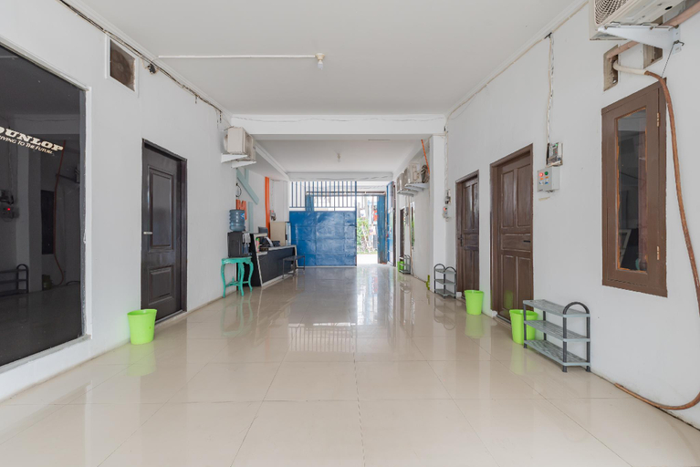 Public Area 2, RedDoorz @ Jalan Otista Karawang, Karawang