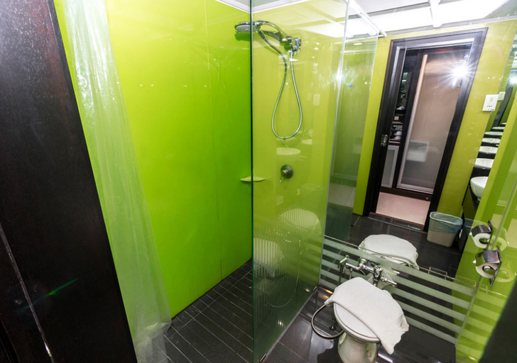 Bathroom 11