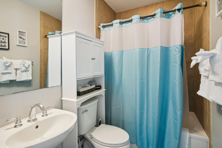 Bathroom 4, Emerald 705, Galveston