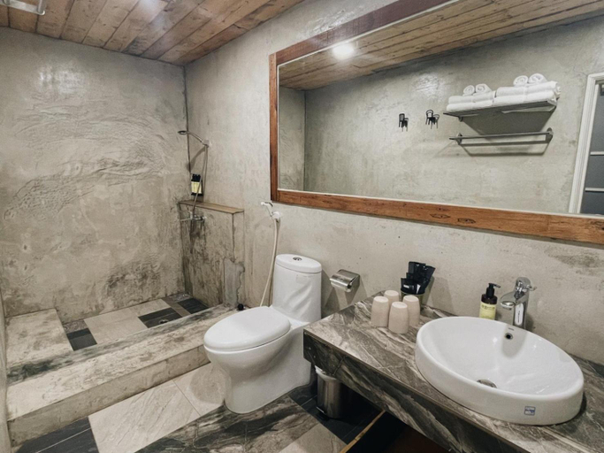 Bathroom 1, Trinity, Pingtung