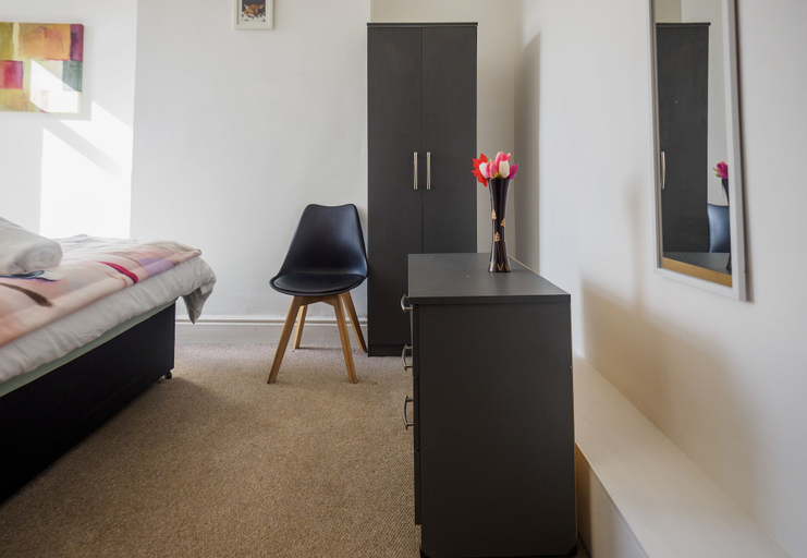 Others 1, WoodHus Lodge Large Double Room 3, Stoke-on-Trent