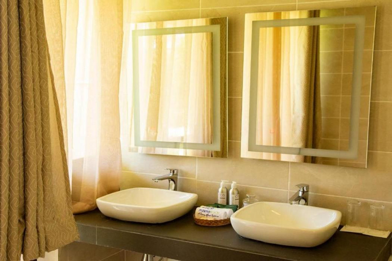Bathroom 4, Mzima Beach Resort, Msambweni