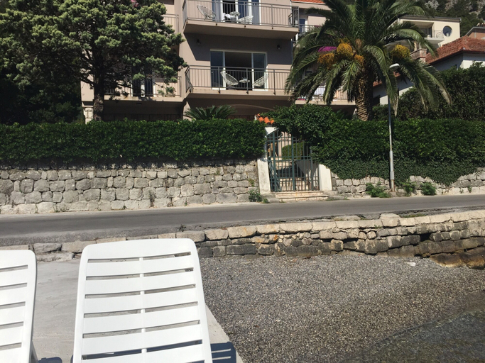 Exterior & Views 2, House 44 apartments