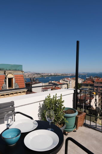 Others 5, Sunflower Apartments, Beyoğlu