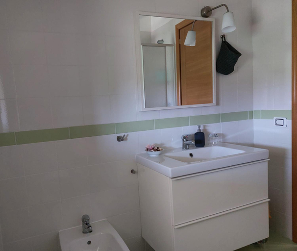 Bathroom 2, La Quercia, Salerno