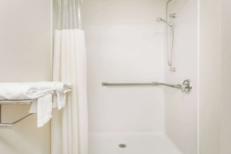 Bathroom 4, Baymont by Wyndham Columbia Fort Jackson, Richland