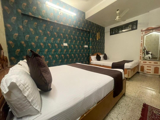 Others 5, Hotel Bharat Niwas, Bikaner
