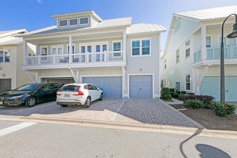 Exterior & Views 2, Town of Prominence 80c- The Wright Place, Walton