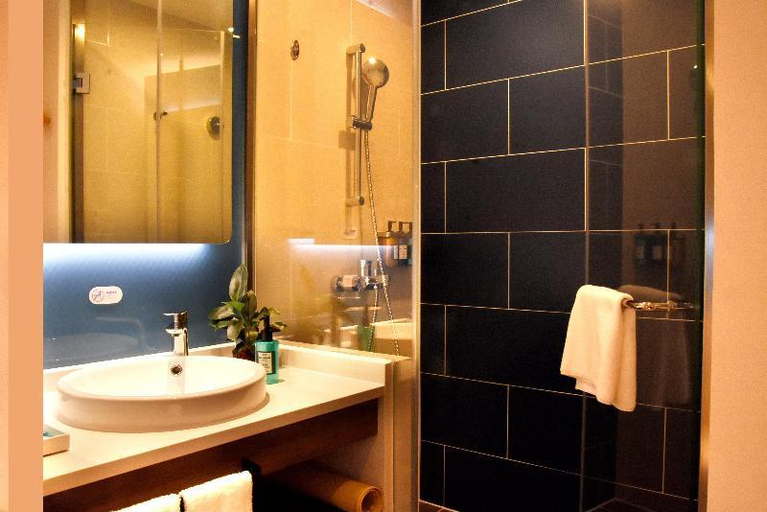 Bathroom 11
