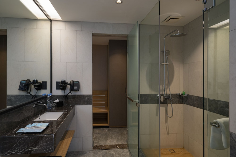 Bathroom 4, Anara Airport Hotel International, Tangerang