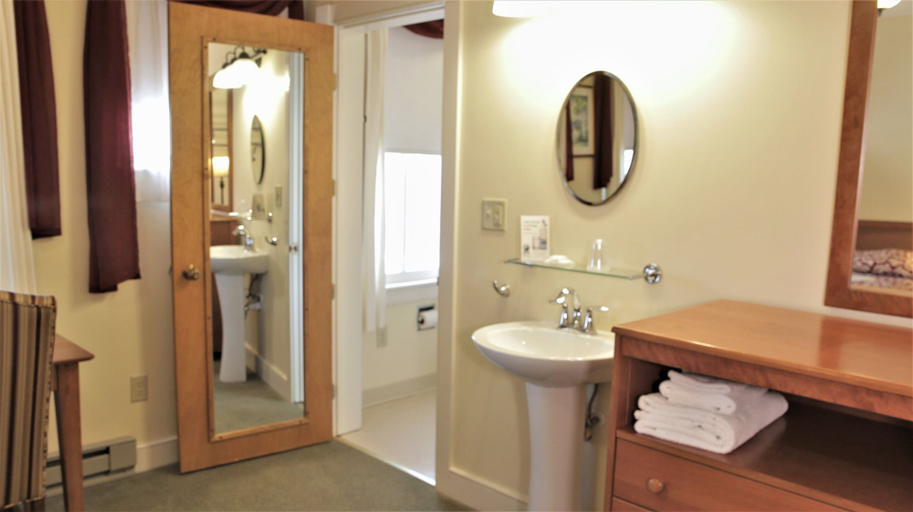 Bathroom 4, Silver Bay YMCA Inn and Conference Center, Warren