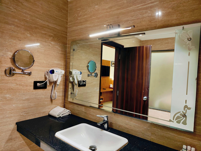 Bathroom 4, Mayur Hotel & Resort, Sitapur