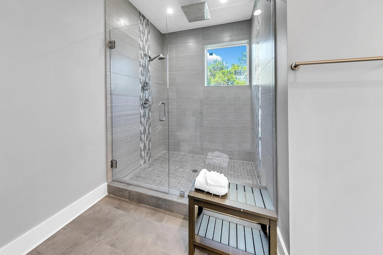 Bathroom 3, Stargaze, Walton