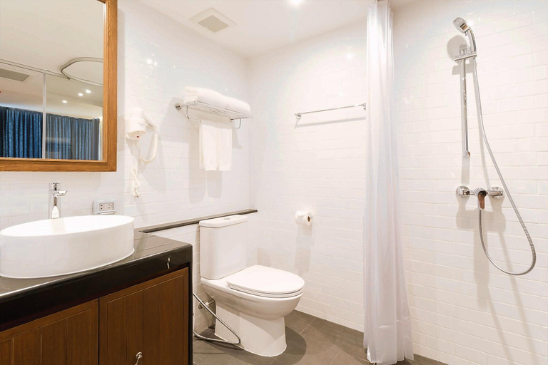 Bathroom 12