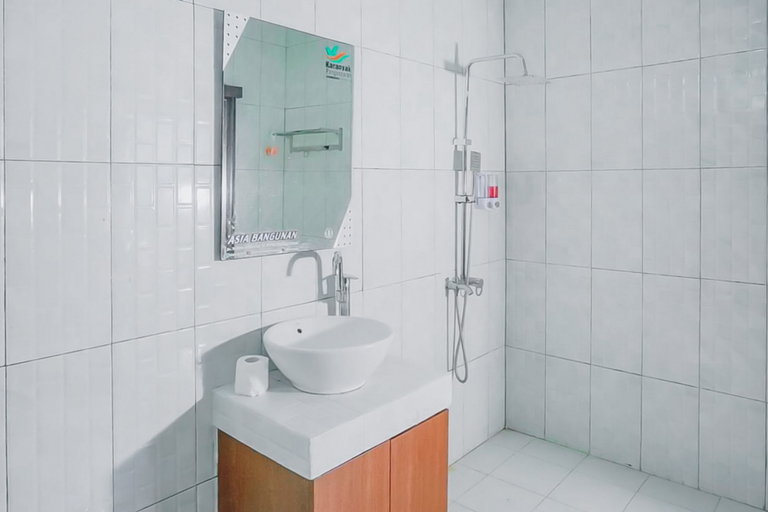 Bathroom 3, Urbanview Karapyak Glamping Lodges, Pangandaran