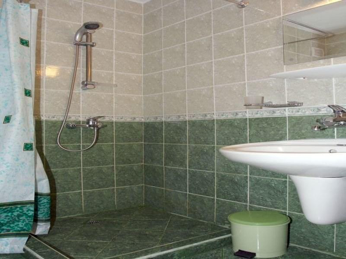 Bathroom 3, Family Hotel Romantic, Nesebar