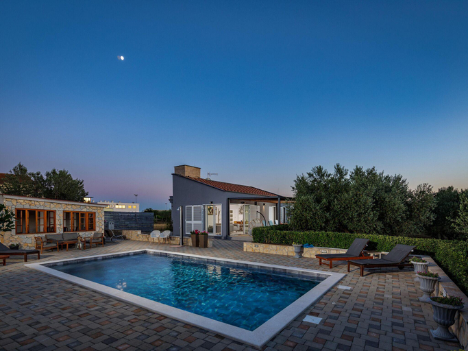 Sport & Beauty 4, Villa in Polaca with Pool near National Parks, Polača