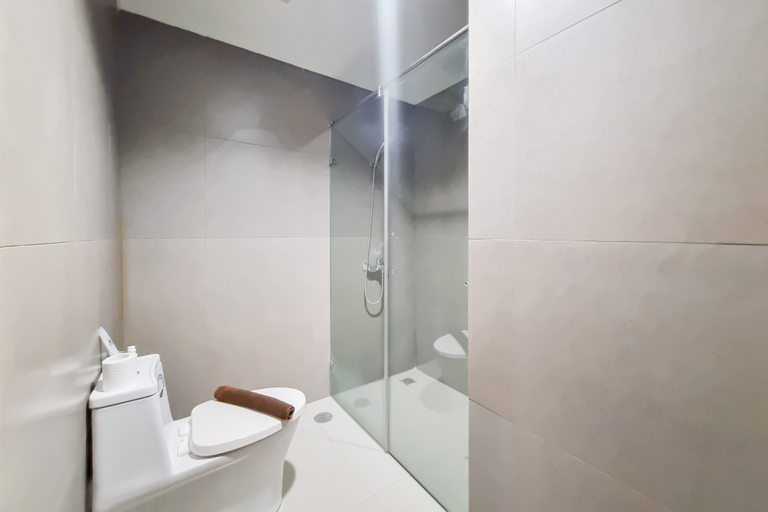 Bathroom 5, Spacious Apartment 1BR at Patraland Amarta By Travelio, Sleman