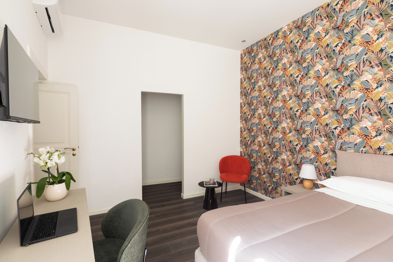 Others 4, YourHome - La Casa di Renato, Napoli