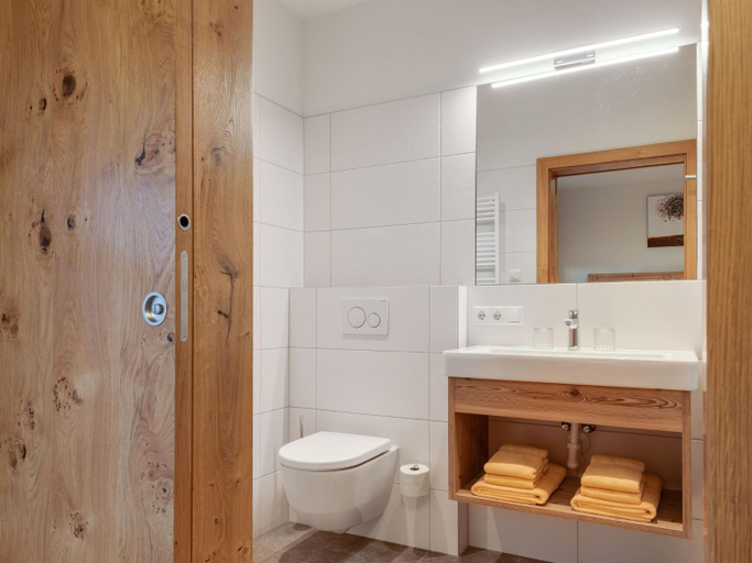 Bathroom 3, Chalet in Wald near Ski Slopes, Zell am See